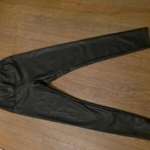 RDI Women Black Faux Leather Pants/ Leggings. Size Medium